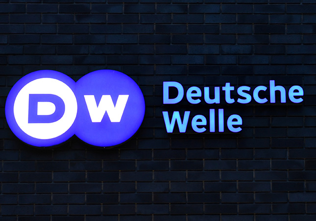   Deutsche Welle     RT  