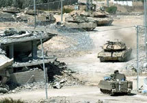 Бронетехника ЦАХАЛ блокирует террористов в палестинском поселке. Изображение с сайта агентства "Курсор".