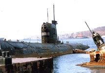 Списанные подводные лодки. Фото с сайта www.tusovkavlad.ru