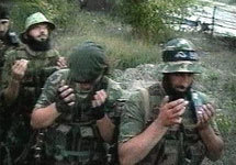 Чеченские боевики. Фото с сайта Newsru.com