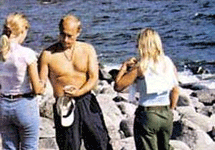 Путин и дочери. Фoто с сайта NESRU.com