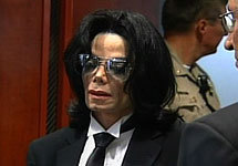 Майкл Джексон в зале суда. Кадр CNN