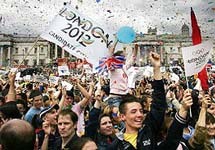 Лондон празднует победу. Фото с сайта YahooNews