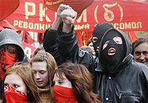 Акция ''Антикапитализм-2004''. Фото с сайта www.aurora1917.org