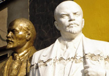 Два Ленина. Фото из LJ-блога seljan