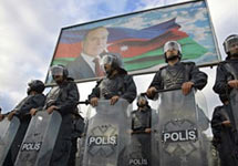 Азербайджан, полиция во время митинга оппозиции. Фото АР