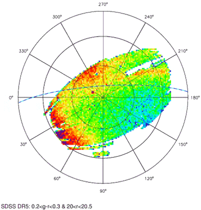 Фрагмент карты Млечного пути, составленной по данным SDSS. Северный полюс Галактики находится в центре, а Галактический центр - слева. Пунктирная линия показывает положение плоскости, содержащей осколки карликовой галактики Стрельца. Изображение M. Juric/SDSS-II Collaboration