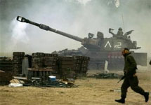 Израильская артиллерия обстреливает сектор Газы. Фото АР