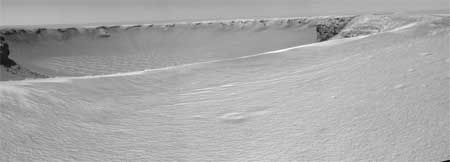 Кратер Виктория на плато Меридиана. Фото NASA/JPL-Caltech. Под картинкой находится ссылка на изображение большего размера с официального сайта NASA