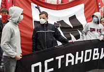 Участники марша "Антикапитализм-2006" на Триумфальной площади. Фото Д.Борко/Грани.Ру