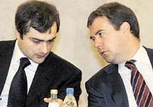 Дмитрий Медведев и Владислав Сурков. Фото газеты "Московские новости"