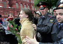 "Гей-парад" 27 мая 2006 года. Милиция задерживает Николая Алексеева. Фото Д.Борко/Грани.Ру
