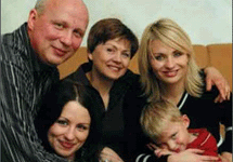 Александр Козулин с семьей. Фото с сайта  Хартия-97