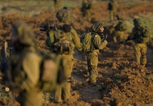 Израильские солдаты в секторе Газы. Фото АР