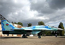 Военный аэродром в Сумгаите. Фото пользователя VanWeesp с сайта wikipedia.org