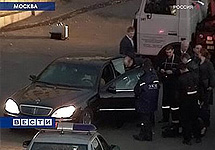 На месте убийства Руслана Ямадаева. Кадр телеканала ''Россия''