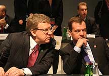 Дмитрий  Медведев и Алексей Кудрин. Фото с сайта www.dni.ru