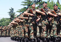 Грузинские военные. Фото с сайта www.neonomad.kz
