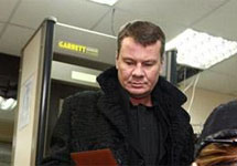 Владислав Галкин проходит в Пресненский суд. Фото Life News