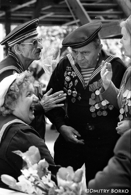 Встреча ветеранов в Парке культуры 9 мая. Середина 80-х. Фото Дмитрия Борко