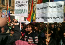 Участники шествия в Петербурге. Фото Фонтанка.Ру