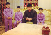 Рамзан Кадыров с сыновьями. Фото: instagram.com/kadyrov_95
