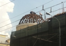 Разборка купола "дома Болконского". Фото из Facebook Люси Малкис