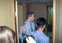 Полицейские в штабе нижегородской "Другой России". Фото: ФБ-страница регионального отделения партии