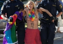 Акция Femen в российском посольстве в Швеции. Фото: femen.org