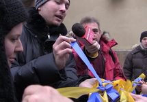 Акция солидарности с Евромайданом в Москве. Кадр Грани-ТВ