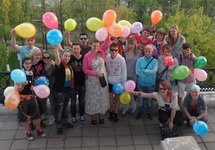 Участники Радужного флэшмоба в Костроме, май 2013. Фото: lgbtnet.ru