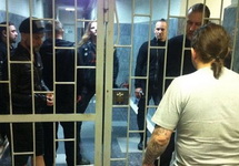 Музыканты Behemoth в отделе полиции. Фото "Телеклуба" с сайта Znak.com