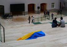 Акция Марии Куликовской на биеннале "Манифеста-10". Фото с ФБ-страницы платформы "Изоляция"