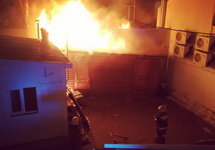 Пожар на складе с агитацией к митингу в Ярославле. Фото: @IlyaYashin