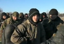 Украинские силовики в плену у террористов. Кадр Первого канала