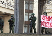 "Зеленые человечки" в Крыму. Фото: forbes.ru