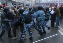 Задержание активиста "Народной воли" на марше памяти Немцова. Фото: vk.com/narvol_rus