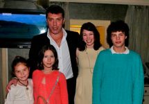 Борис Немцов со своими детьми