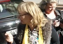 Ирина Калмыкова у Замоскворецкого суда. Фото: Анастасия Зотова