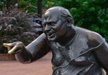 Памятник Евгению Леонову. Фото: msk-guide.ru 