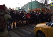 Валютные ипотечники на перекрытой Неглинной кричат "Путин, помоги!". Фото: @natashazotova