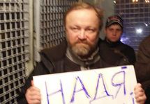 Олег Богданов и Максим Чеканов (сзади) в автозаке после задержания на Триумфальной. Фото Елены Захаровой