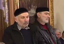 Ризван Ибрагимов и Абубакар Дидиев в резиденции Рамзана Кадырова. Кадр из видеоролика 