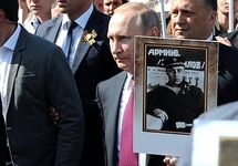 Владимир Путин на шествии "Бессмертный полк", 09.05.2016. Фото: kremlin.ru
