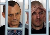 Николай Карпюк и Станислав Клых в суде, 17.05.2016. Фото Антона Наумлюка