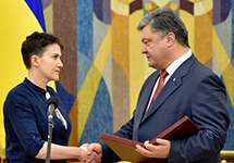 Надежда Савченко и Петр Порошенко. Фото: president.gov.ua