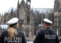 Полицейские у Кельнского собора. Фото: sueddeutsche.de