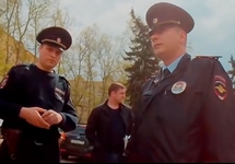 Полицейские раменского ОП-1. Кадр видео с youtube-канала sergmak