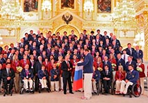 Владимир Путин и российские паралимпийцы. Фото: championat.com