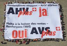 Демонстрация сторонников повышения пенсий в Швейцарии. Фото: ФБ-страница "Oui a AVSplus"